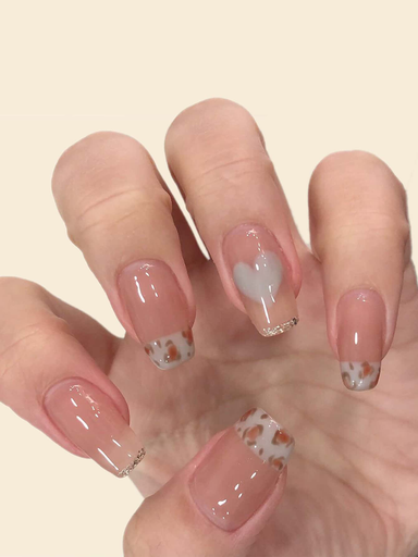 Leopard printed nails